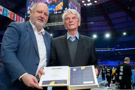 DHB-Präsident Andreas Michelmann mit Herbert Lübking. - Foto: Marco Wolf