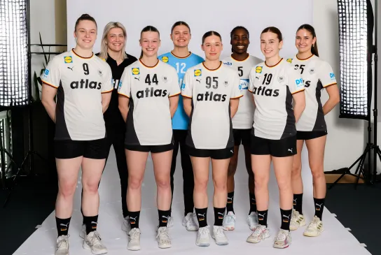 Anja Althaus mit einem Großteil des weiblichen Elitekaders. - Foto: Marco Wolf