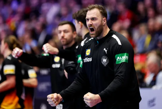 15.000 Euro für den guten Zweck - Grund zum Jubeln. - Foto: kolektiff images