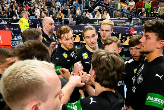 Bei der WM-Auslosung erfährt die deutsche Nationalmannschaft, auf wen sie in der Vorrunde trifft.