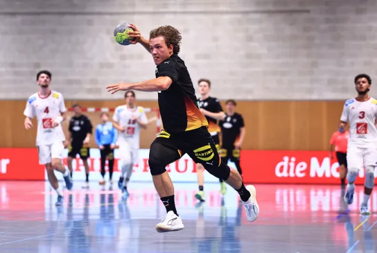 Tom Koschek ist den Franzosen schon einmal entwischt. Bei der Airport Trophy in Kloten besiegte die DHB-Auswahl ihren EM-Auftaktgegner Frankreich mit 28:21. - Foto: René Weiss 
