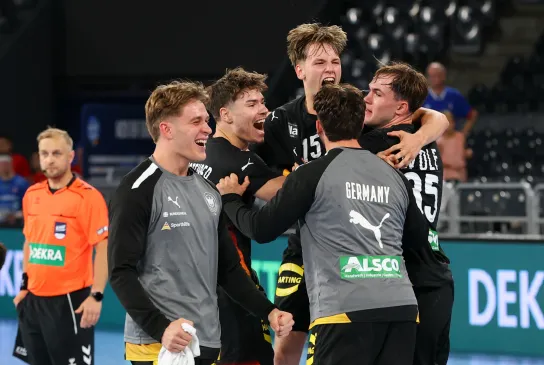 Bislang gab's nach den EM-Spielen nur Freude im deutschen Team. Das versucht es am Donnerstagabend gegen Ungarn zu wiederholen. - Foto: Simion Sebastian Tataru