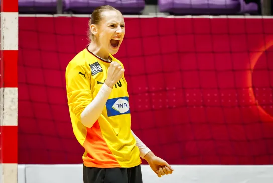 16 Paraden - 10 davon in der zweiten Halbzeit - zeigte Lena Lindemann im Viertelfinal-Krimi gegen Norwegen. - Foto: kolektiff