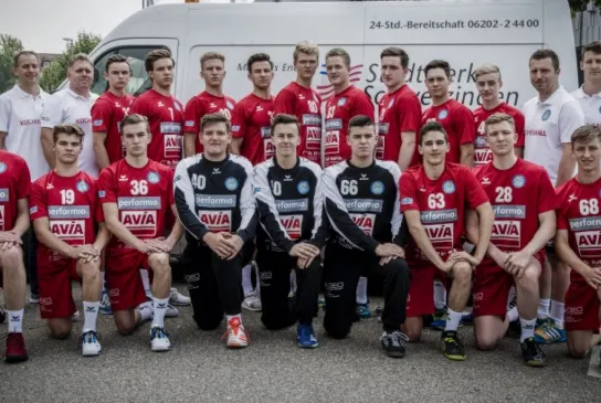Mannschaftsbild_18_19_Verein.jpg
