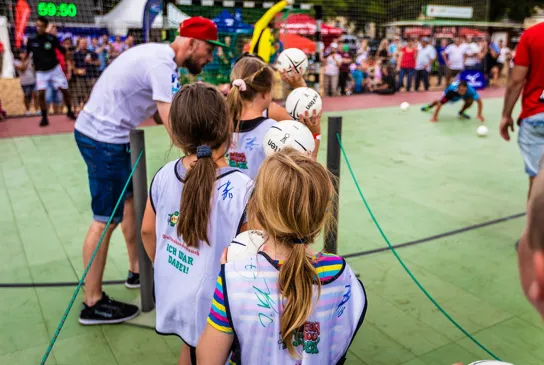 Vorbereitung-auf-den-megawoodstock-Weltrekordversuch-mit-echten-Profis.jpg