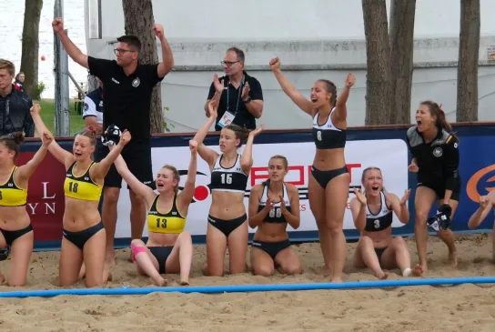 190627_beach_u17w_tag1_jubel.jpg