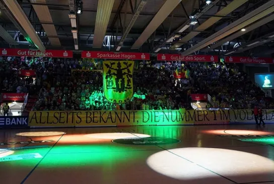 Eintracht-Hagen-Einlauf_Richardt-Holtschmidt.jpg