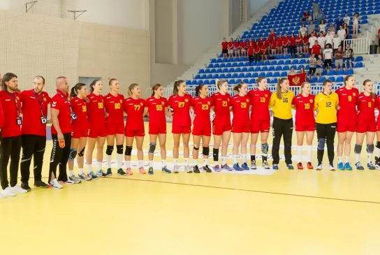 Team-photo_MNE-W_Website.jpg