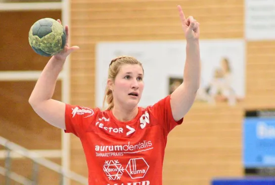 Nina-Vollmer-und-der-TSV-Wolfschlugen-mussten-sich-dem-Spitzenreiter-aus-Regensburg-verdient-geschlagen-geben-Foto-Tobias-Baur.JPG