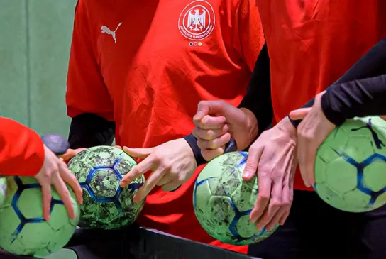 Entharzen-Frauen.jpg Entharzen-Frauen.jpg