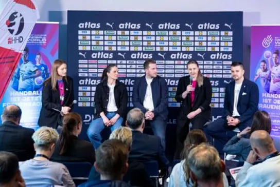 panel-talk.jpg panel-talk.jpg